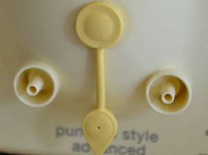 Medela Pump In Style Advanced port cap set to double pumping